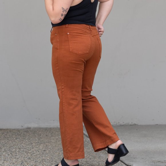 Judy Blue Full Size Feeling Special Pocket Jeans - Picture 12 of 12